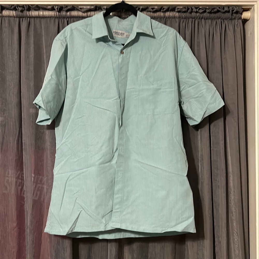 Men’s shirt, size large Sage color